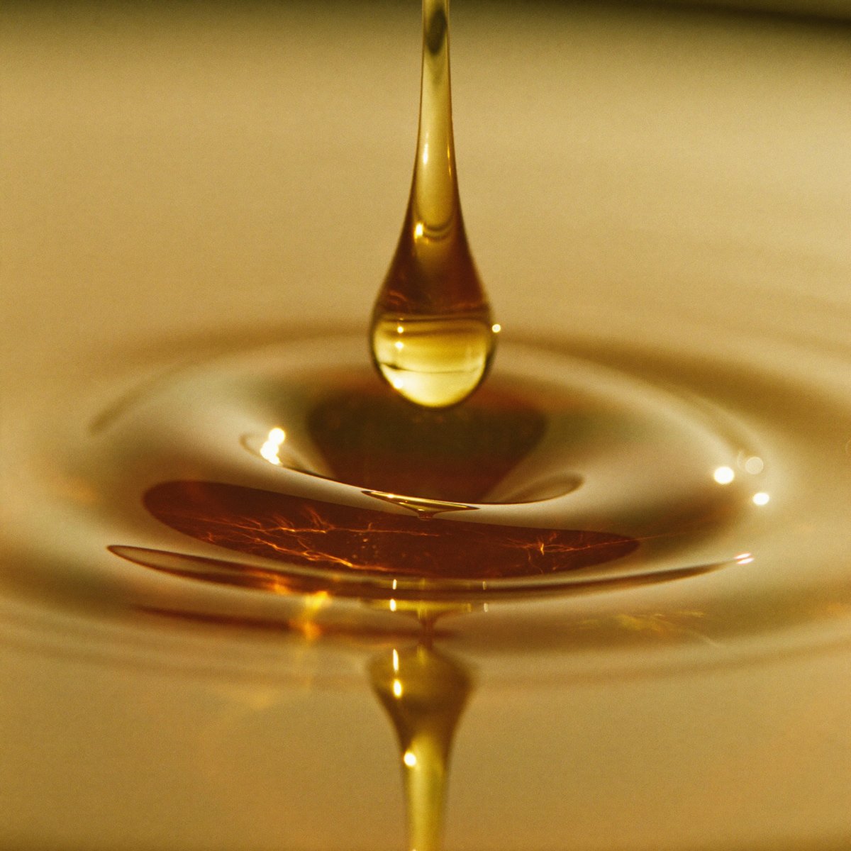 Goldener Omega-3-Öltropfen